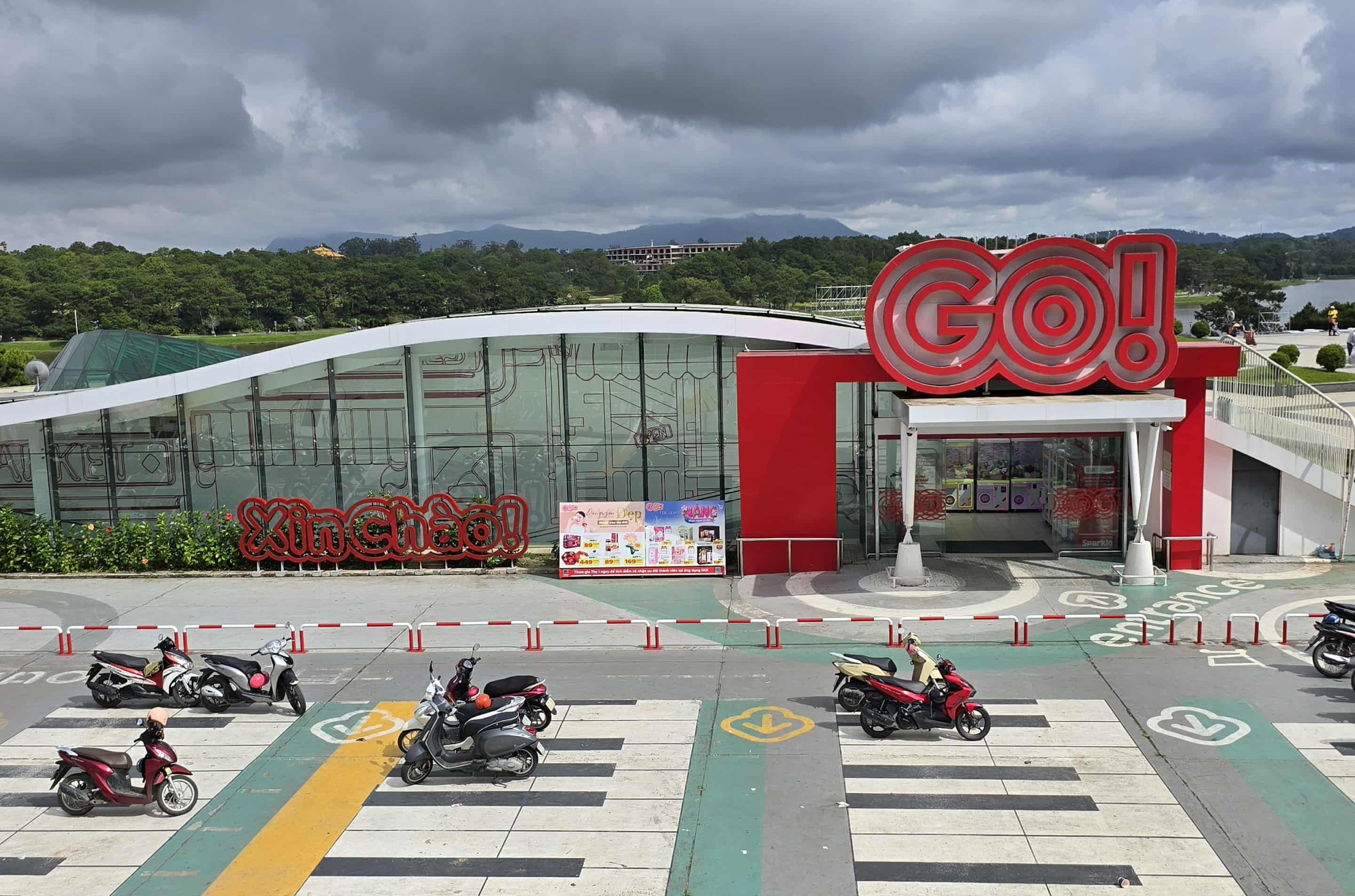 Làm rõ việc nhân viên an ninh siêu thị tự ý kiểm tra một đứa bé vì nghi ăn cắp thanh socola